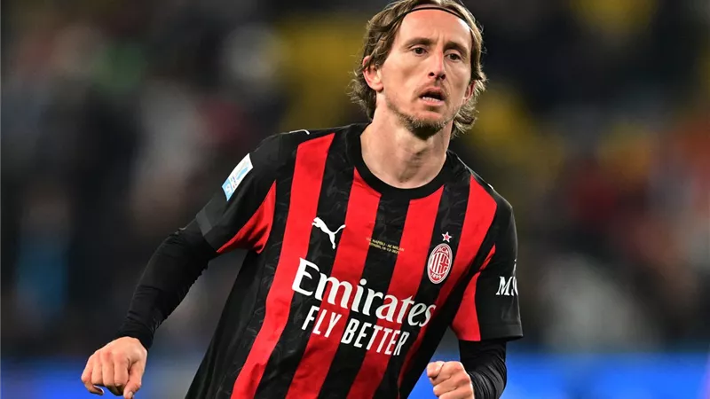 ميلان يمدد عقد لوكا مودريتش حتى صيف 2027