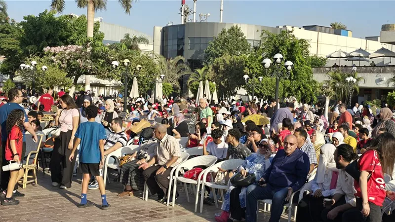 صور.. حضور جماهيرى كبير فى الأهلى لمؤازرة منتخب مصر أمام الأرجنتين