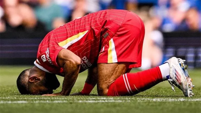 نجم الدوري التركي يثير الجدل بشأن محمد صلاح: ليس أول أسطورة تحط قدمه هنا