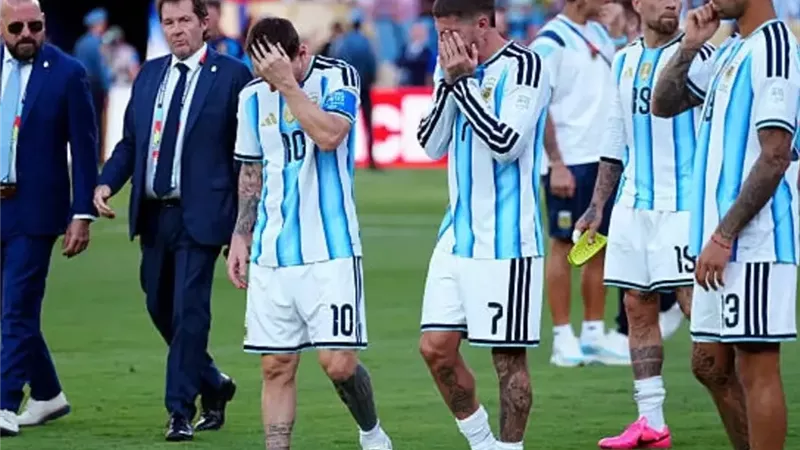 رئيس الأرجنتين يدافع عن منتخب بلاده: تعرضنا لحملة مدفوعة خلال كأس العالم