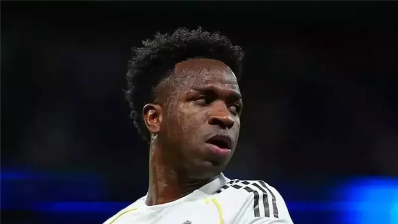 تقارير: فينيسيوس يحدد شروطه لتجديد عقده مع ريال مدريد