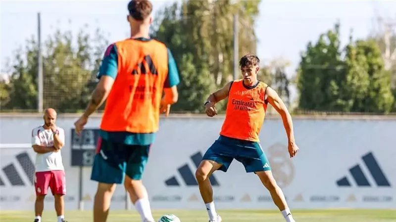 من هو كارلوس إسبي أحدث صفقات ريال مدريد ؟