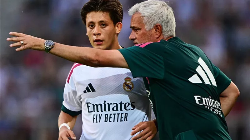 بقيادة مورينيو.. ريال مدريد يتعادل مع فيورنتينا الإيطالي ودياً 
