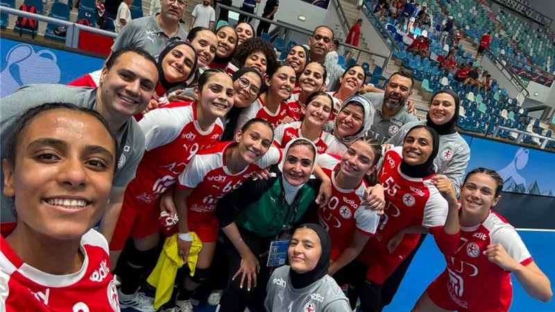 وزير الرياضة يهنئ رئيس اتحاد اليد بعد الفوز على الدنمارك في المونديال