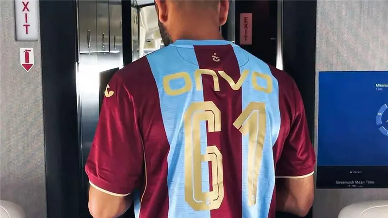 لماذا ارتدى محمد صلاح الرقم 61 في ظهوره الأول بقميص طرابزون سبور؟