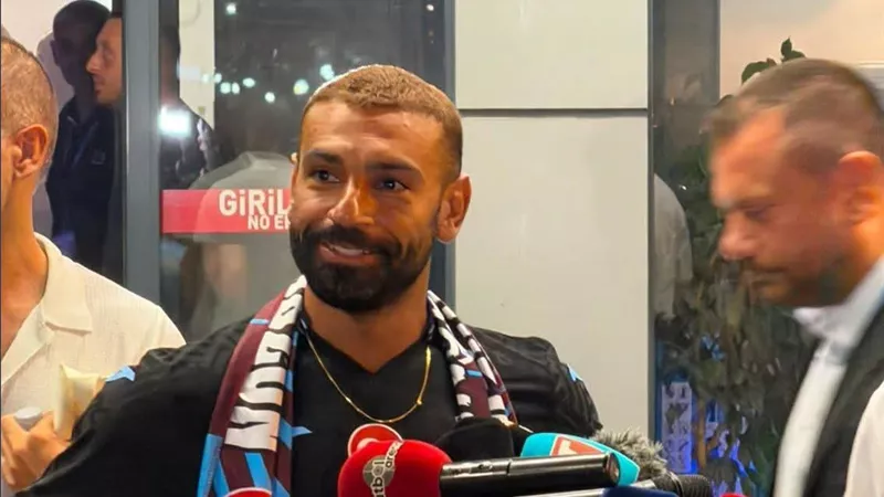 محمد صلاح يقدم وعدا لجماهير طرابزون سبور وشعور بارتداء القميص العنابي 