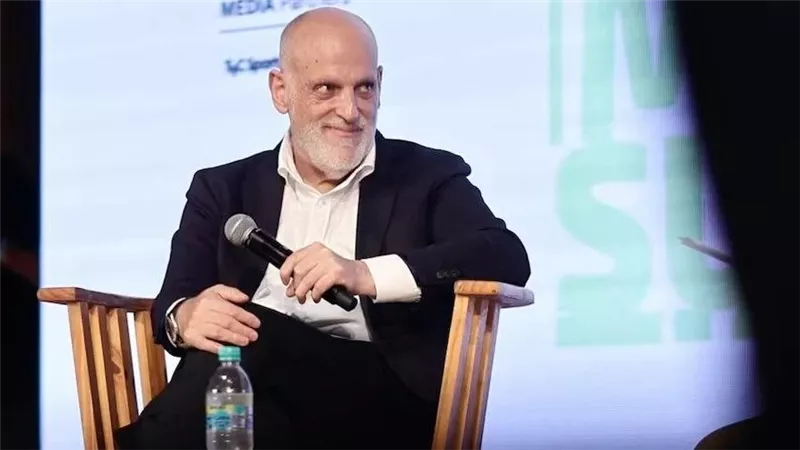 تيباس يجدد هجومه على إنفانتينو ويطالبه بالرحيل عن رئاسة فيفا