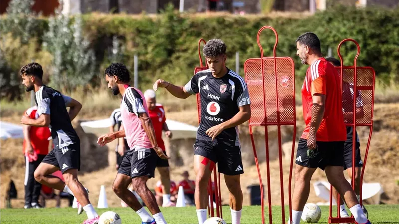 تدريبات بدنية وفنية ومشاركة بقرار.. تفاصيل مران الأهلي اليوم بمعسكر إسبانيا