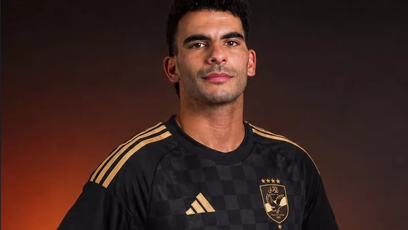 الأهلي يكشف عن قميصه الثاني للموسم الجديد.. الأسود والذهبي يسيطران على التصميم