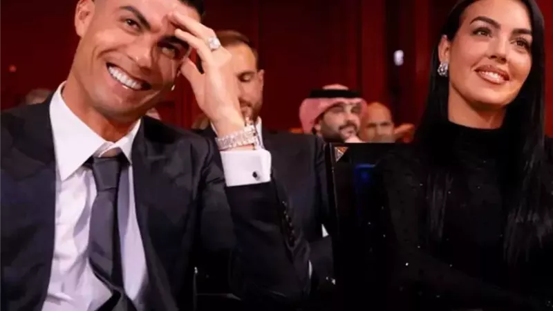 بعد 10 سنوات.. رونالدو يعلن زواجه من جورجينا بصورة مفاجئة