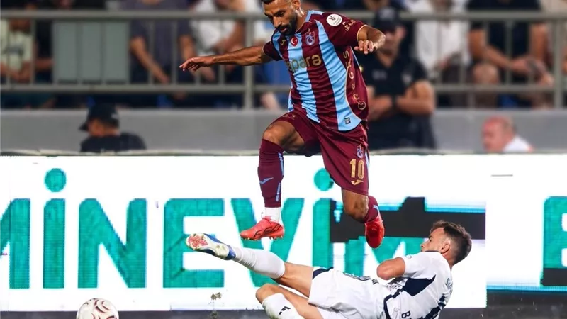 حفيظ دراجي ينتقد انتقال محمد صلاح إلى طرابزون سبور: كان يستحق ناديًا أكبر