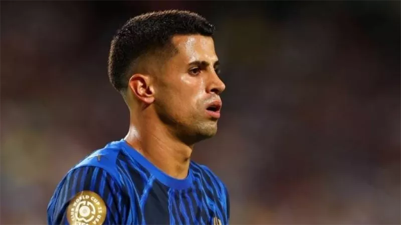خطوة أخيرة تفصل كانسيلو عن برشلونة بعد انفراجة مع الهلال السعودي