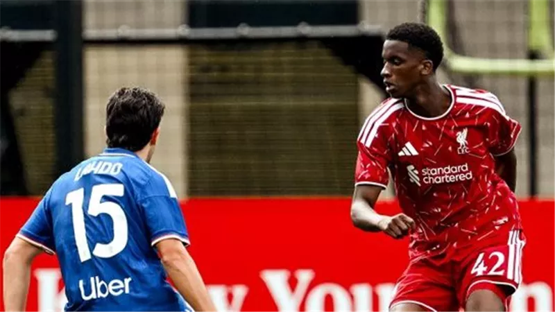ليفربول يتعادل سلبيًا مع كومو في أولى مبارياته الودية