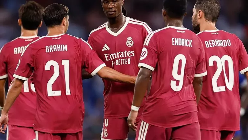ريال مدريد يهزم شالكه بثلاثية في ختام استعداداته للموسم الجديد