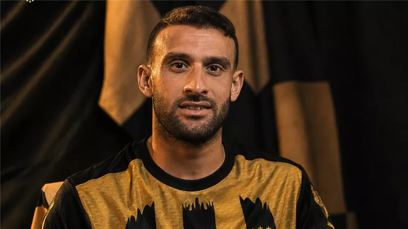 المقاولون العرب يتعاقد مع عمر كمال عبد الواحد لمدة موسمين 