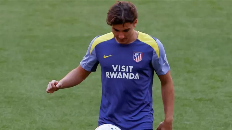 جوليان ألفاريز يواصل الضغط على أتلتيكو مدريد.. ورسالة جديدة تثير التكهنات بشأن برشلونة