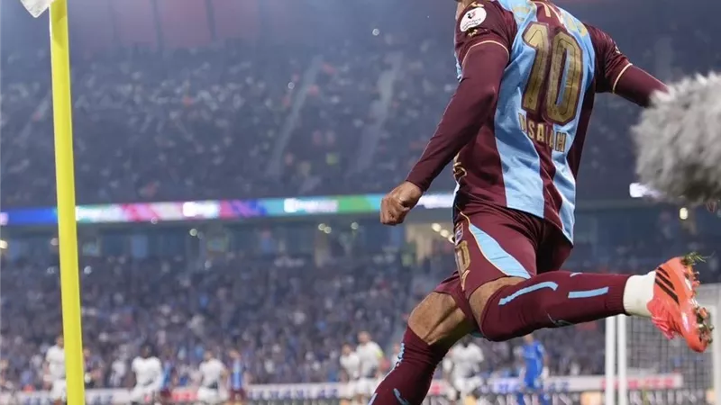 التشكيل المثالي للجولة الرابعة من الدوري التركي.. محمد صلاح ضمن القائمة