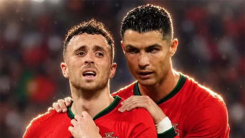 رونالدو غاضبًا من جماهير الدوري السعودي: لا مكان لهؤلاء في الملاعب بعد استفزاز نيفيز