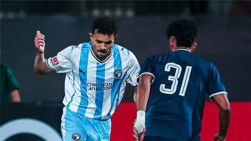 إصابة زلاكة تفرض تغييرًا مبكرًا لبيراميدز أمام إنبي