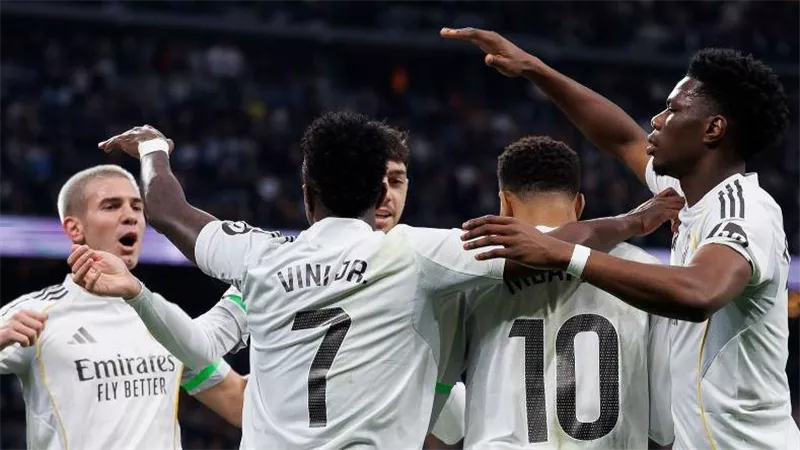 بعد أزمتي تشواميني وفالفيردي.. مورينيو يواجه مشاجرة جديدة داخل غرفة ملابس ريال مدريد