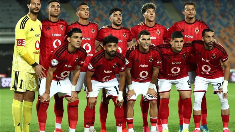 نجم الأهلي السابق يكشف سبب انضباط غرفة ملابس الأهلي 