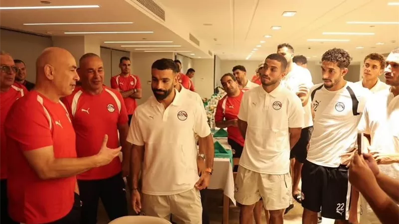 محمد صلاح ولاعبو منتخب مصر يحتفلون بتجديد عقد حسام حسن حتى 2030