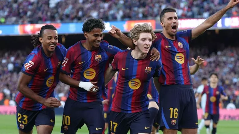 صافرة إيطالية لمواجهة برشلونة وجالطة سراي في دوري أبطال أوروبا