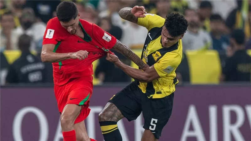 شباب الأهلي يهزم الاتحاد السعودي بثنائية مقابل هدف في دوري أبطال آسيا للنخبة