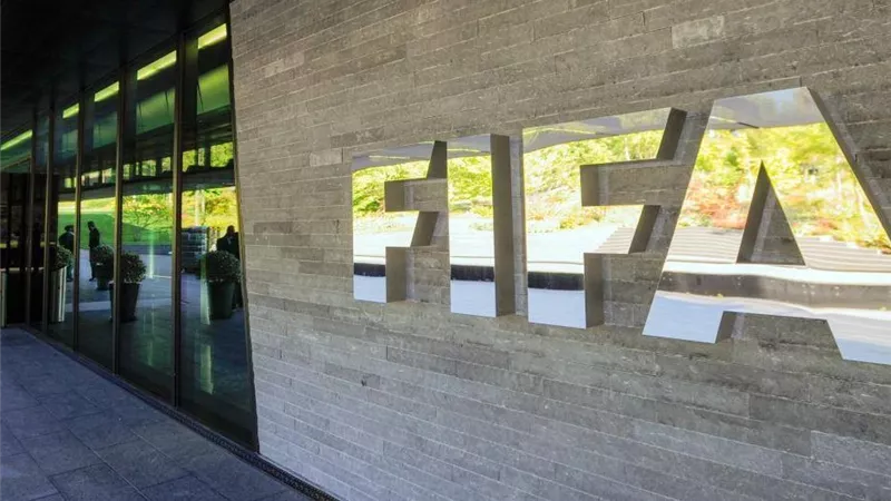 فيفا يدافع عن إنفانتينو بعد اتهامه بتلقي ملايين الدولارات غير المعلنة