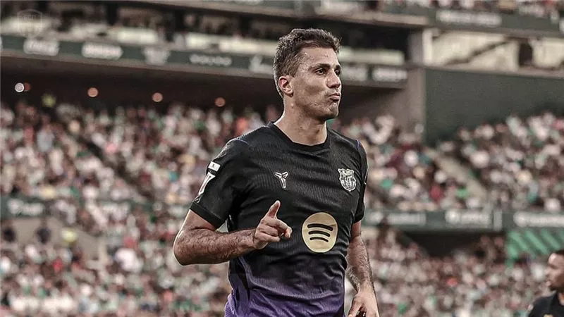 رودري يحدد نقطة ضعف برشلونة رغم خماسية ريال بيتيس